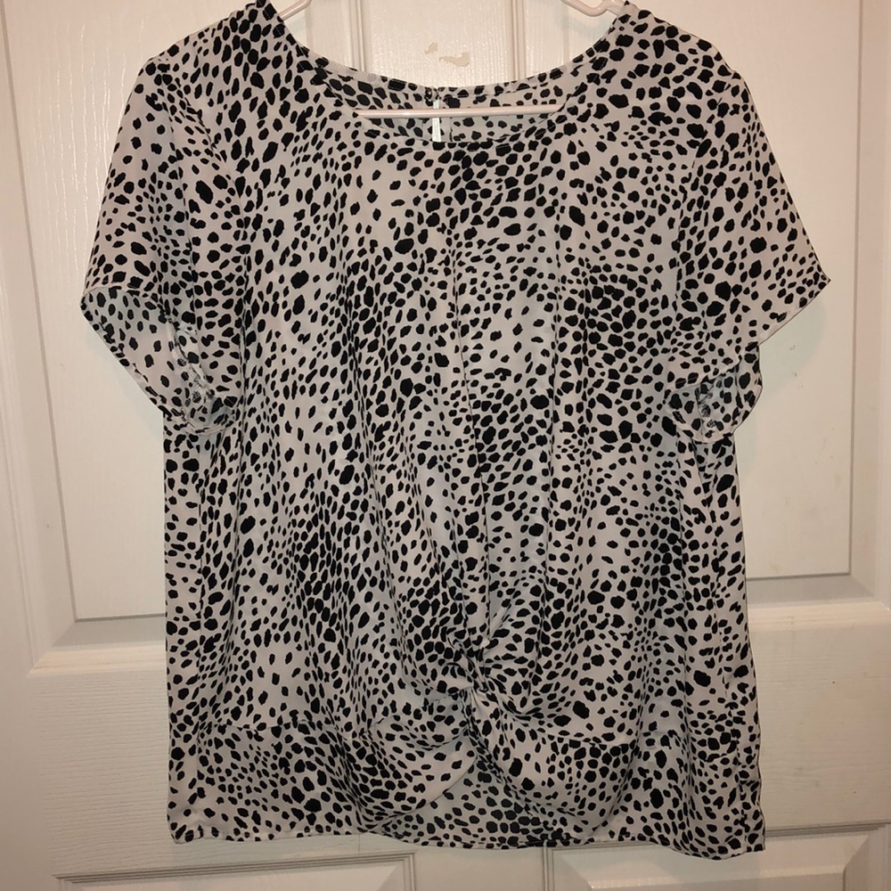 black and white cute top!!